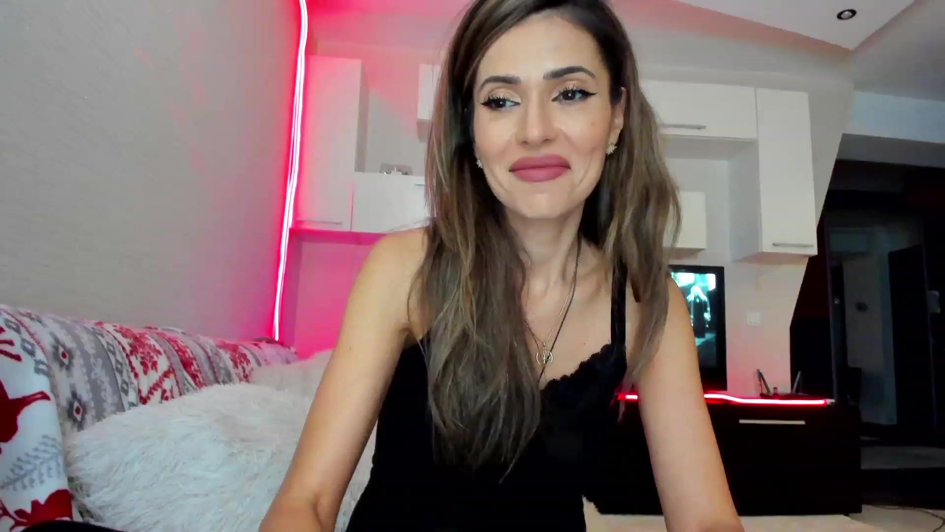 Gallery image thumbnail from SmileyTinaa's myfreecams stream on, 04/18/2023, 20:23 image 8 of 20