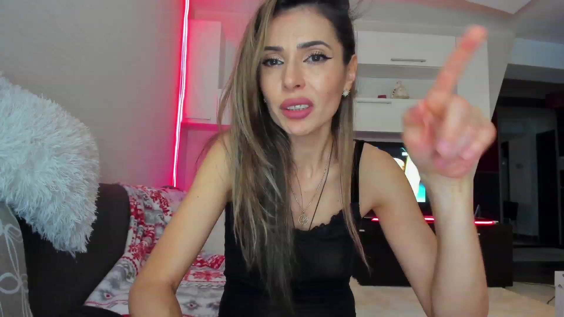 Gallery image thumbnail from SmileyTinaa's myfreecams stream on, 04/19/2023, 24:52 image 14 of 20