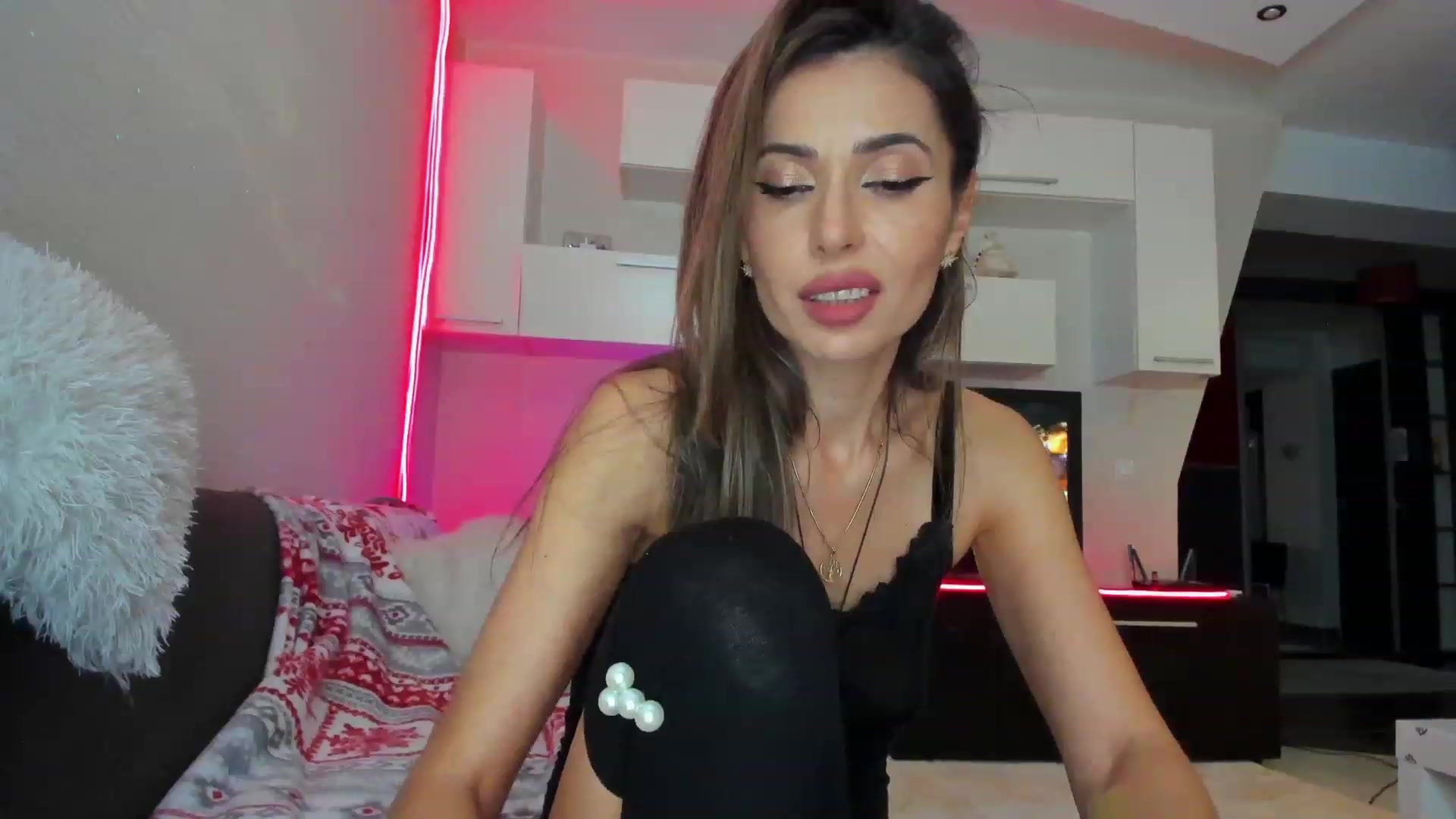 Gallery image thumbnail from SmileyTinaa's myfreecams stream on, 04/19/2023, 24:52 image 10 of 20