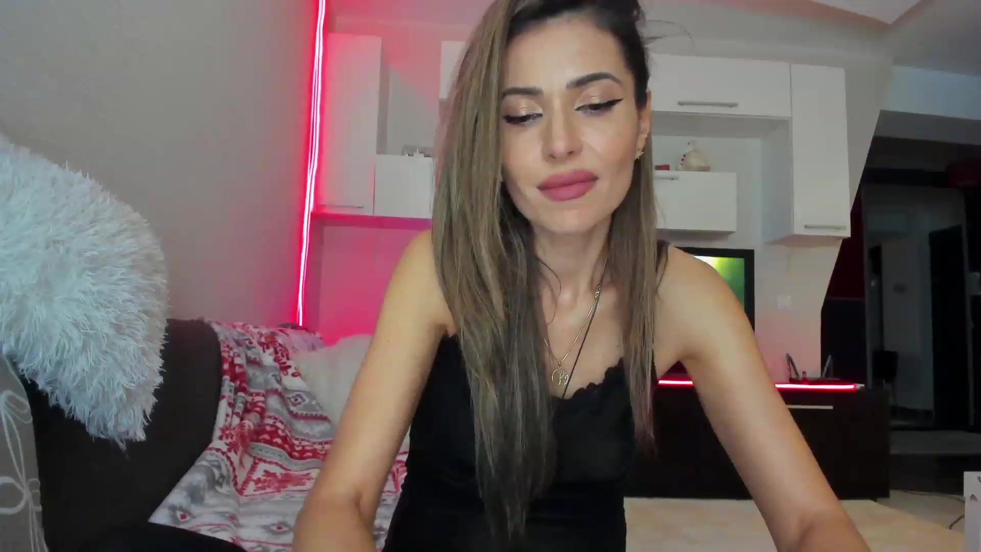 Gallery image thumbnail from SmileyTinaa's myfreecams stream on, 04/19/2023, 24:52 image 12 of 20