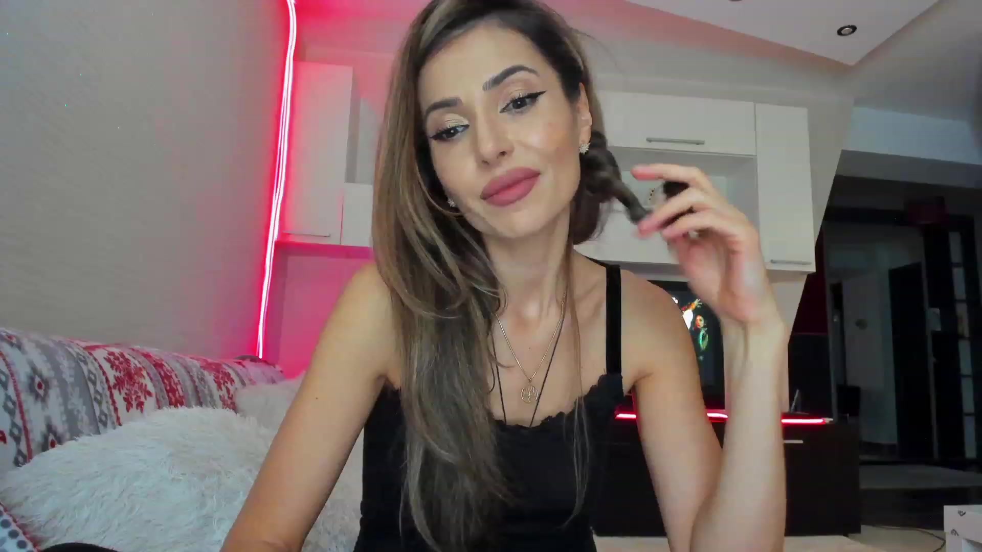 Gallery image thumbnail from SmileyTinaa's myfreecams stream on, 04/19/2023, 24:52 image 2 of 20