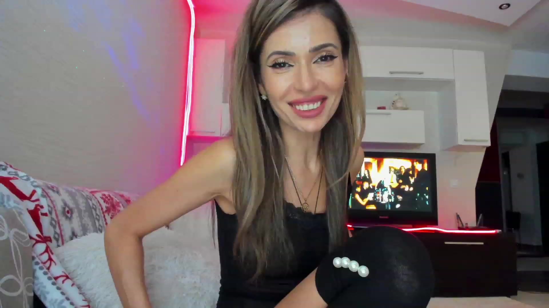 Gallery image thumbnail from SmileyTinaa's myfreecams stream on, 04/19/2023, 24:52 image 5 of 20
