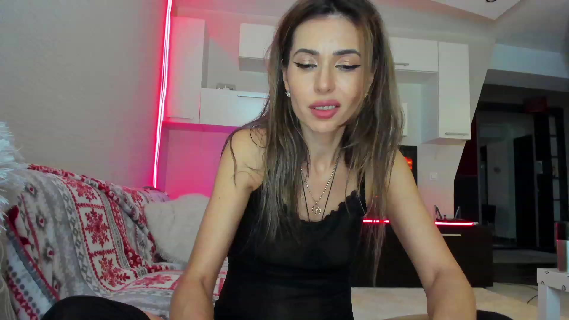 Gallery image thumbnail from SmileyTinaa's myfreecams stream on, 04/19/2023, 01:20 image 12 of 20