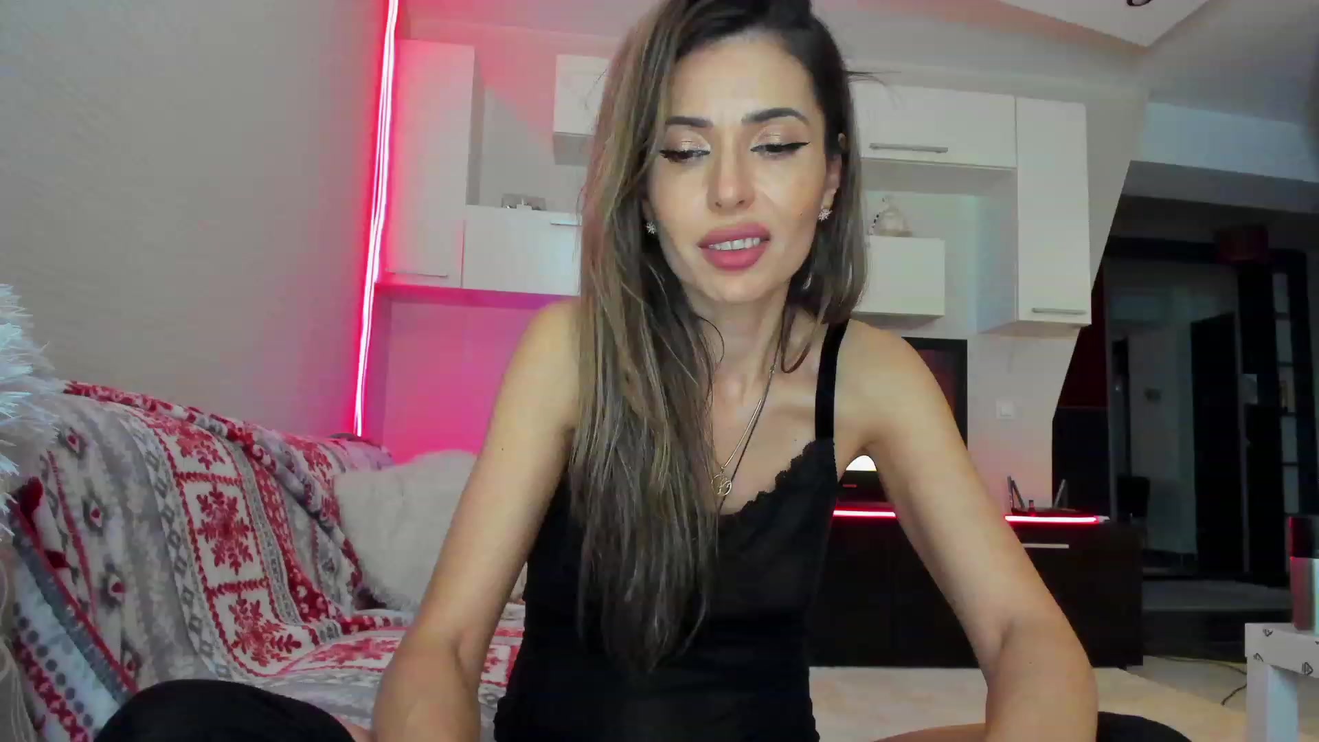 Gallery image thumbnail from SmileyTinaa's myfreecams stream on, 04/19/2023, 01:20 image 11 of 20