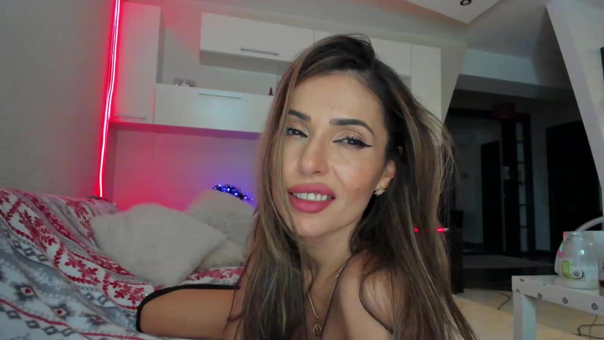 Gallery image thumbnail from SmileyTinaa's myfreecams stream on, 04/19/2023, 01:20 image 3 of 20