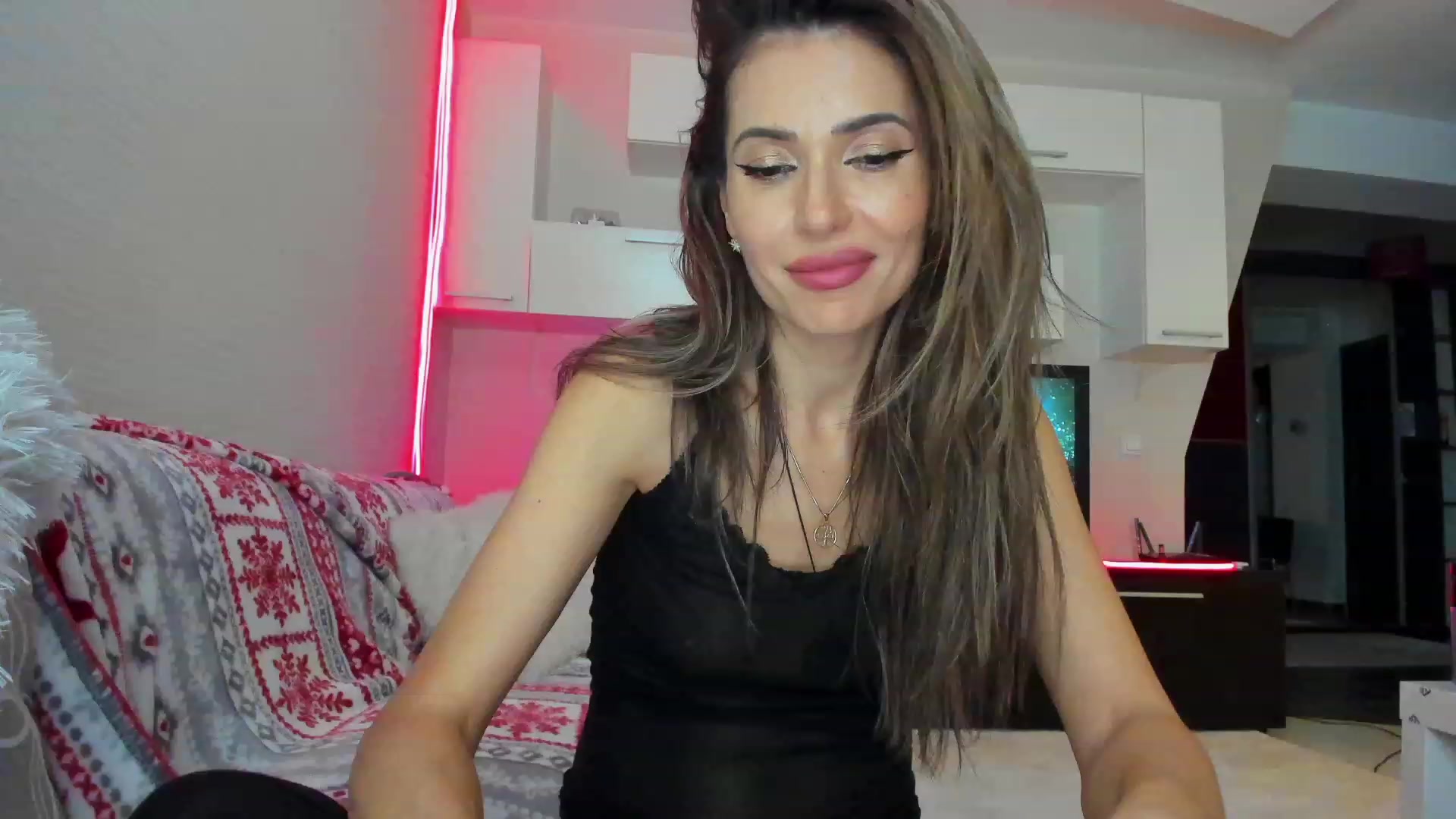 Gallery image thumbnail from SmileyTinaa's myfreecams stream on, 04/19/2023, 01:20 image 15 of 20