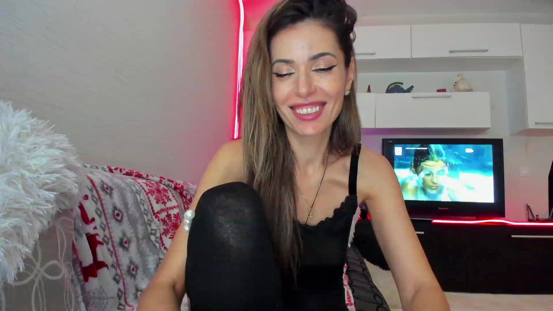 Gallery image thumbnail from SmileyTinaa's myfreecams stream on, 04/19/2023, 03:23 image 17 of 20