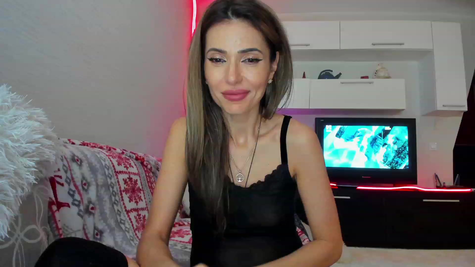 Gallery image thumbnail from SmileyTinaa's myfreecams stream on, 04/19/2023, 03:23 image 5 of 20
