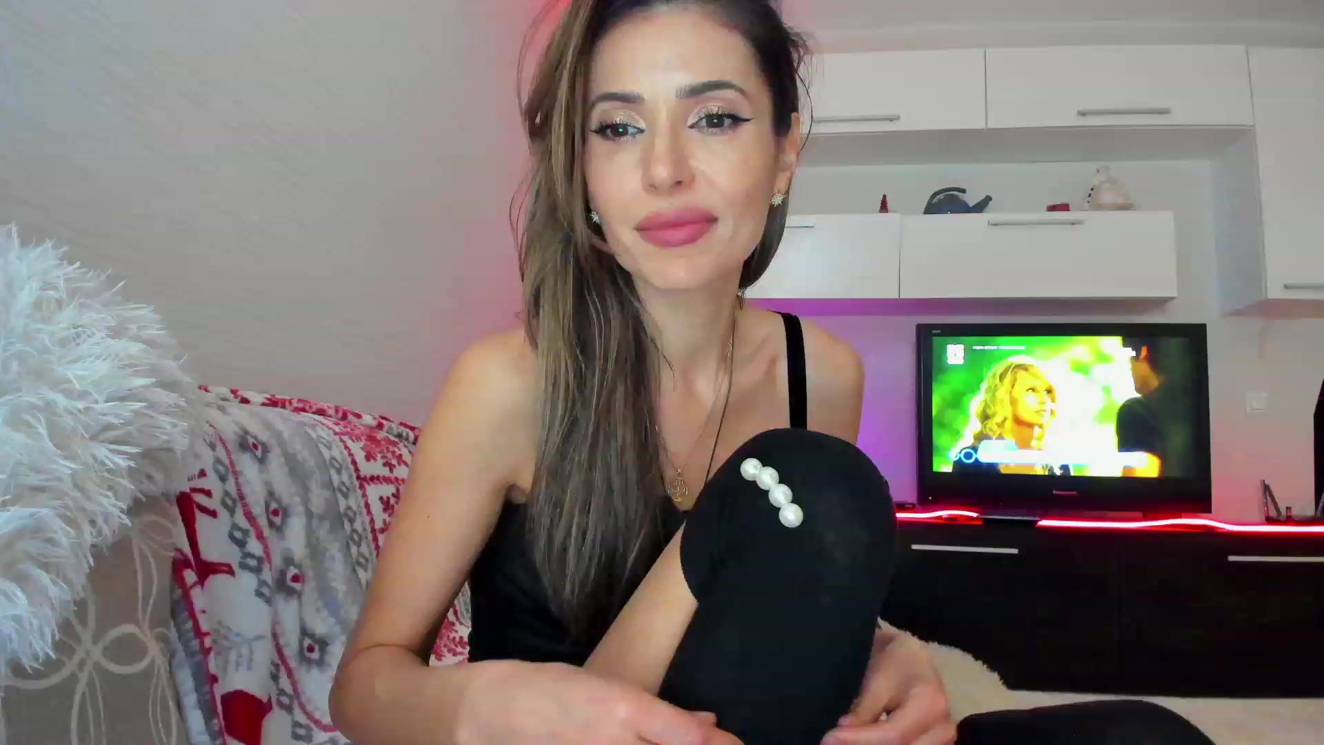 Gallery image thumbnail from SmileyTinaa's myfreecams stream on, 04/19/2023, 03:23 image 6 of 20
