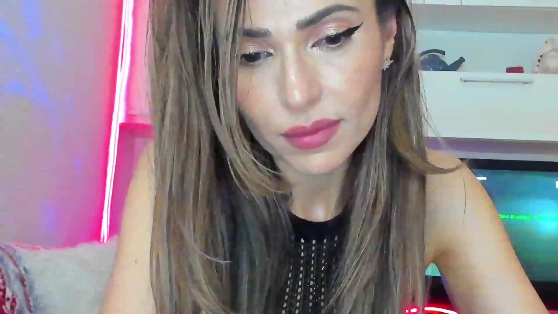 Gallery image thumbnail from SmileyTinaa's myfreecams stream on, 04/19/2023, 23:18 image 18 of 20