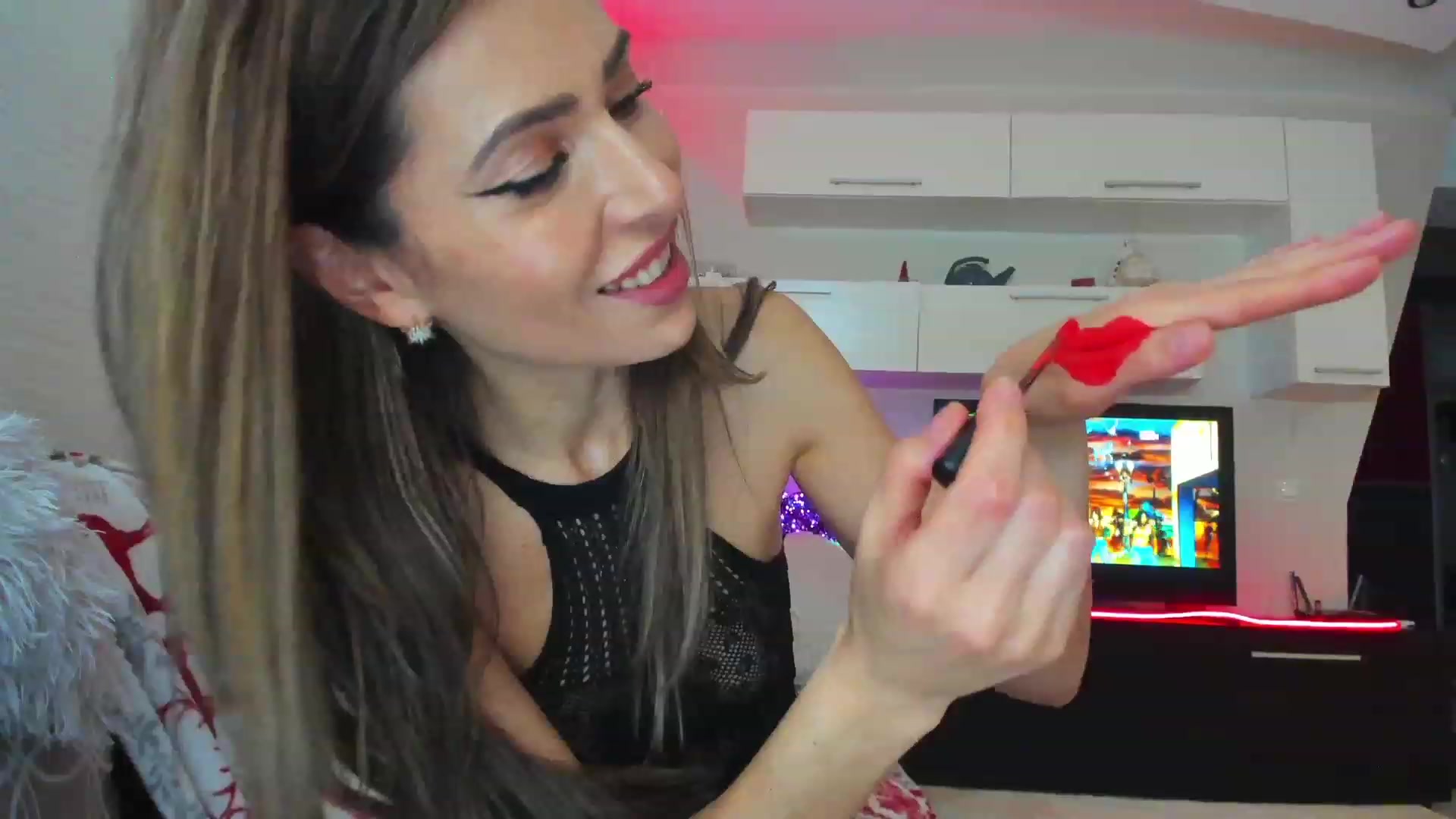 Gallery image thumbnail from SmileyTinaa's myfreecams stream on, 04/19/2023, 23:18 image 7 of 20