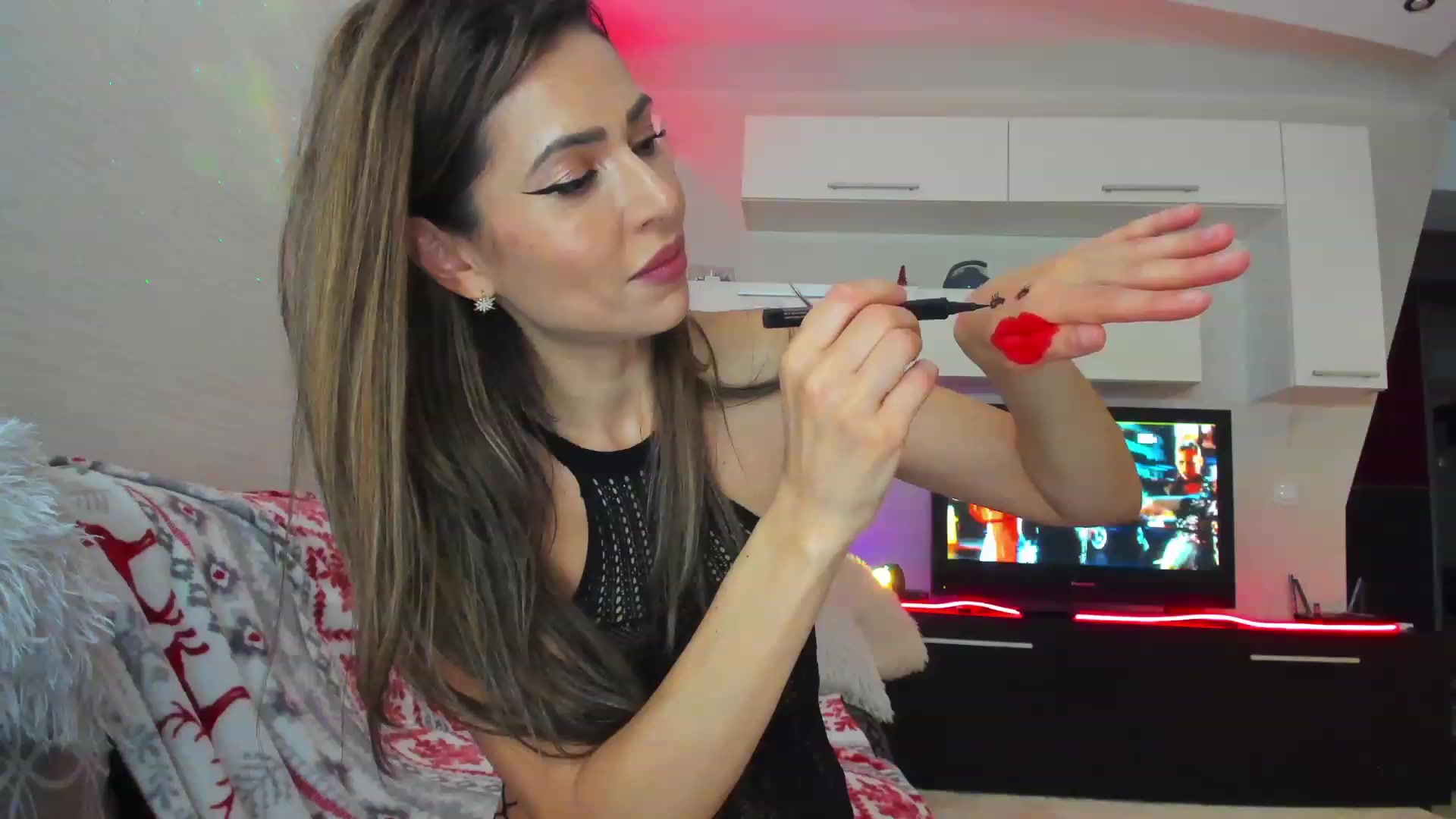 Gallery image thumbnail from SmileyTinaa's myfreecams stream on, 04/19/2023, 23:18 image 8 of 20