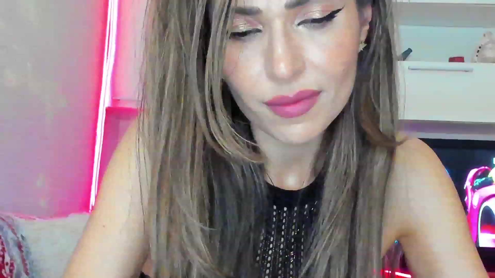 Gallery image thumbnail from SmileyTinaa's myfreecams stream on, 04/19/2023, 23:18 image 20 of 20