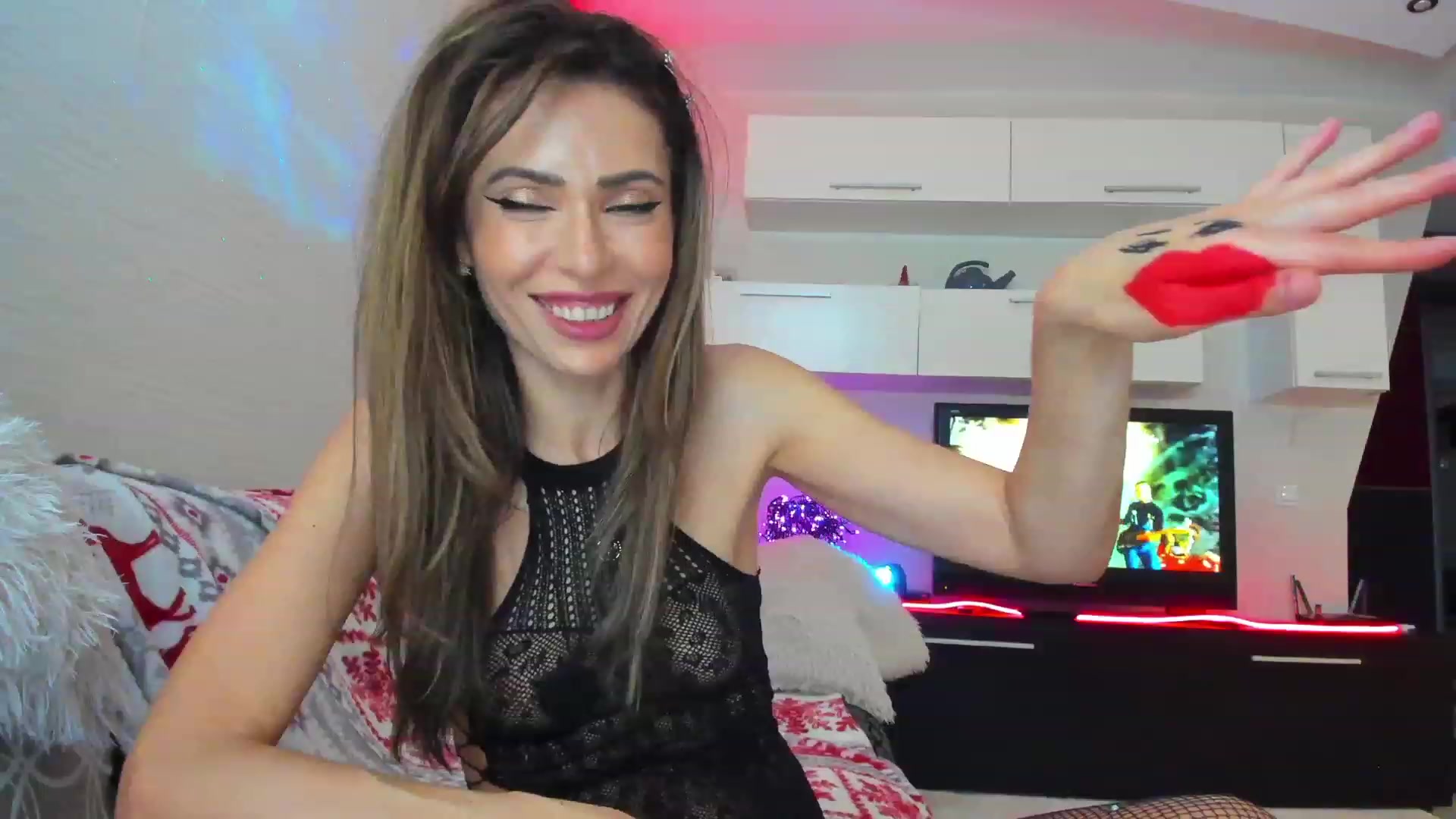 Gallery image thumbnail from SmileyTinaa's myfreecams stream on, 04/19/2023, 23:18 image 10 of 20