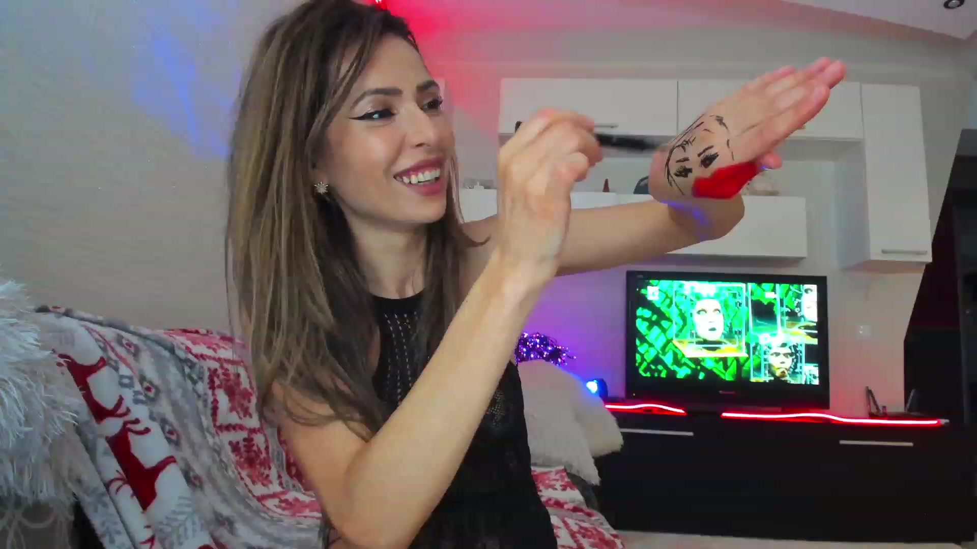 Gallery image thumbnail from SmileyTinaa's myfreecams stream on, 04/19/2023, 23:18 image 11 of 20