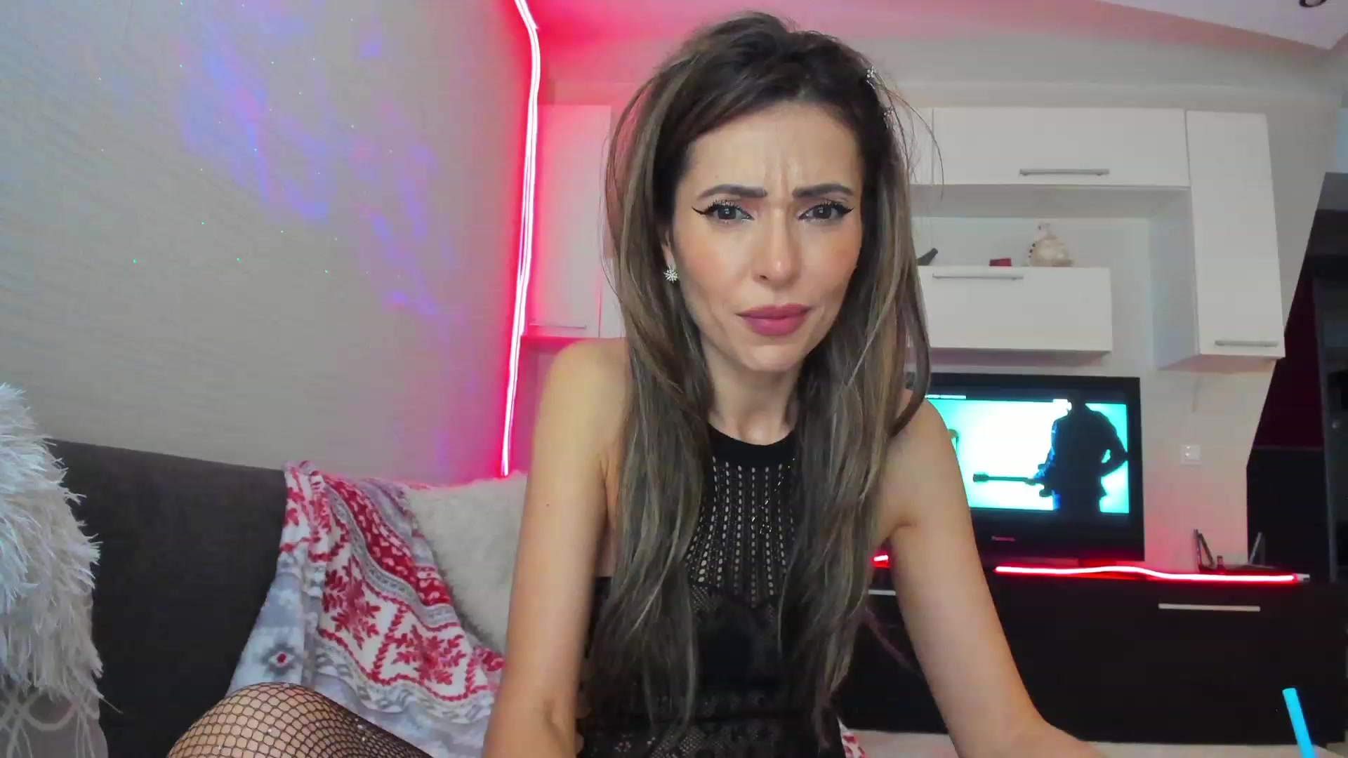 Gallery image thumbnail from SmileyTinaa's myfreecams stream on, 04/19/2023, 23:18 image 5 of 20