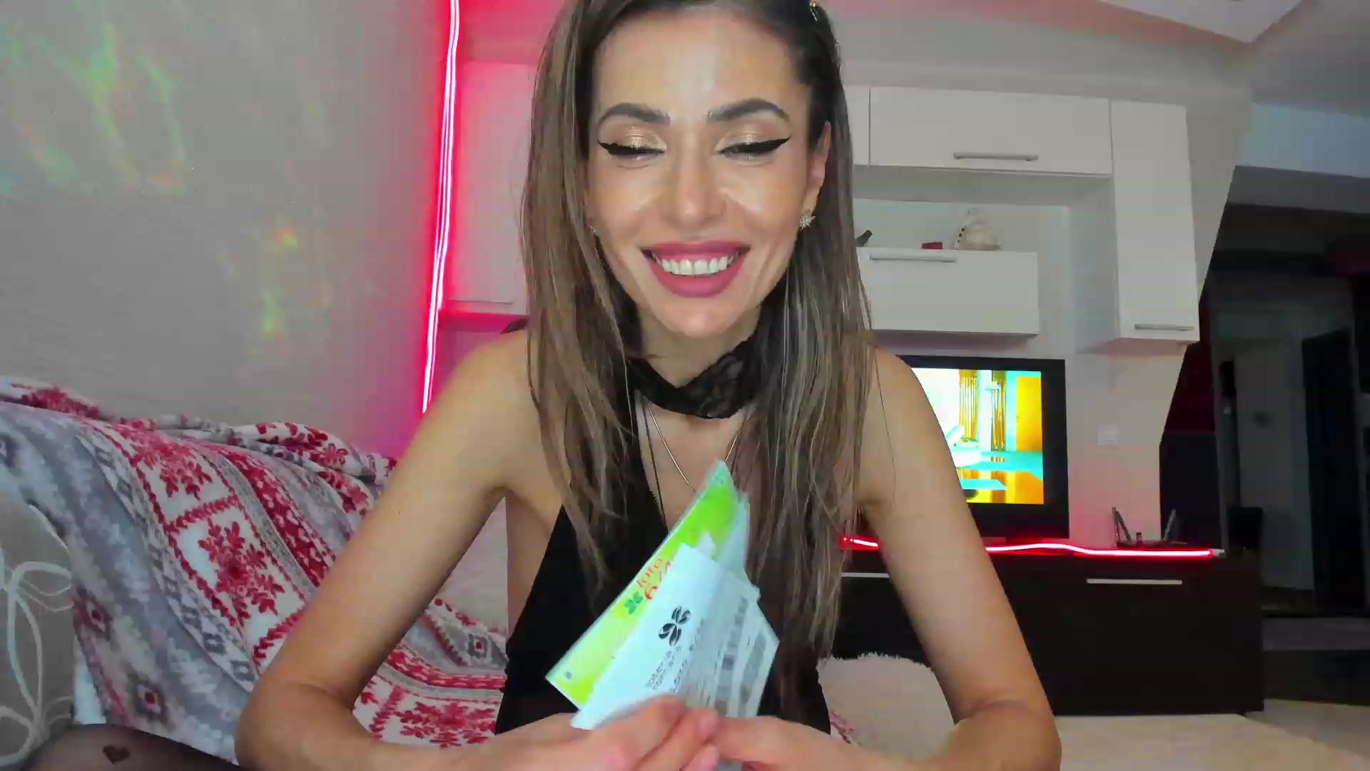 Gallery image thumbnail from SmileyTinaa's myfreecams stream on, 04/21/2023, 01:40 image 9 of 20