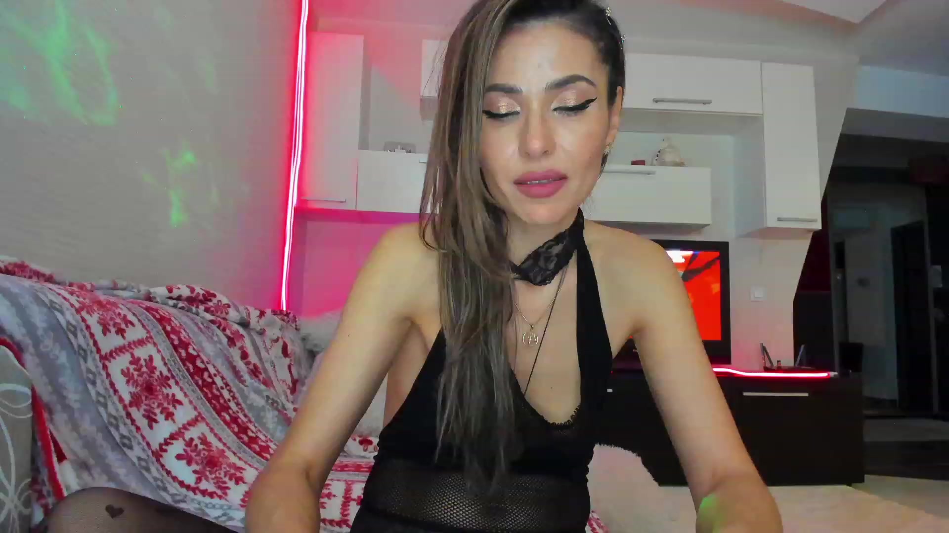 Gallery image thumbnail from SmileyTinaa's myfreecams stream on, 04/21/2023, 01:40 image 3 of 20