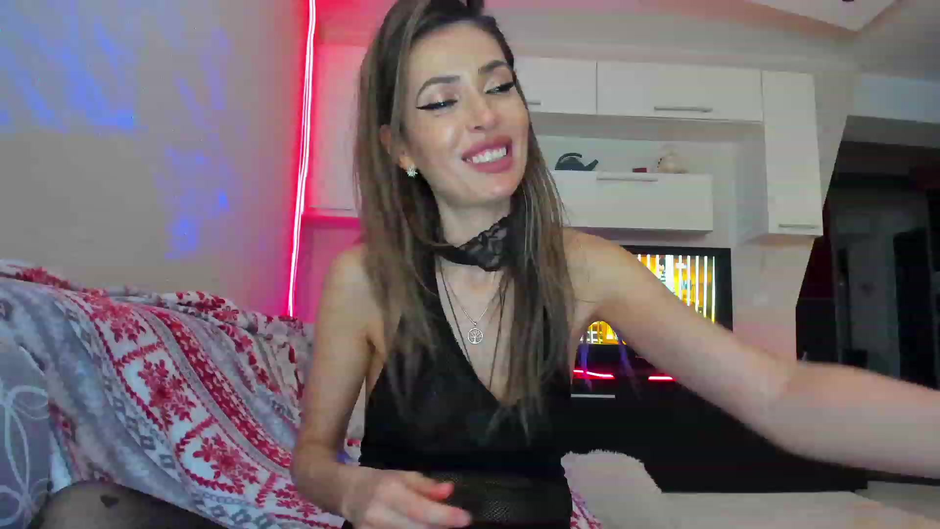 Gallery image thumbnail from SmileyTinaa's myfreecams stream on, 04/21/2023, 01:40 image 10 of 20