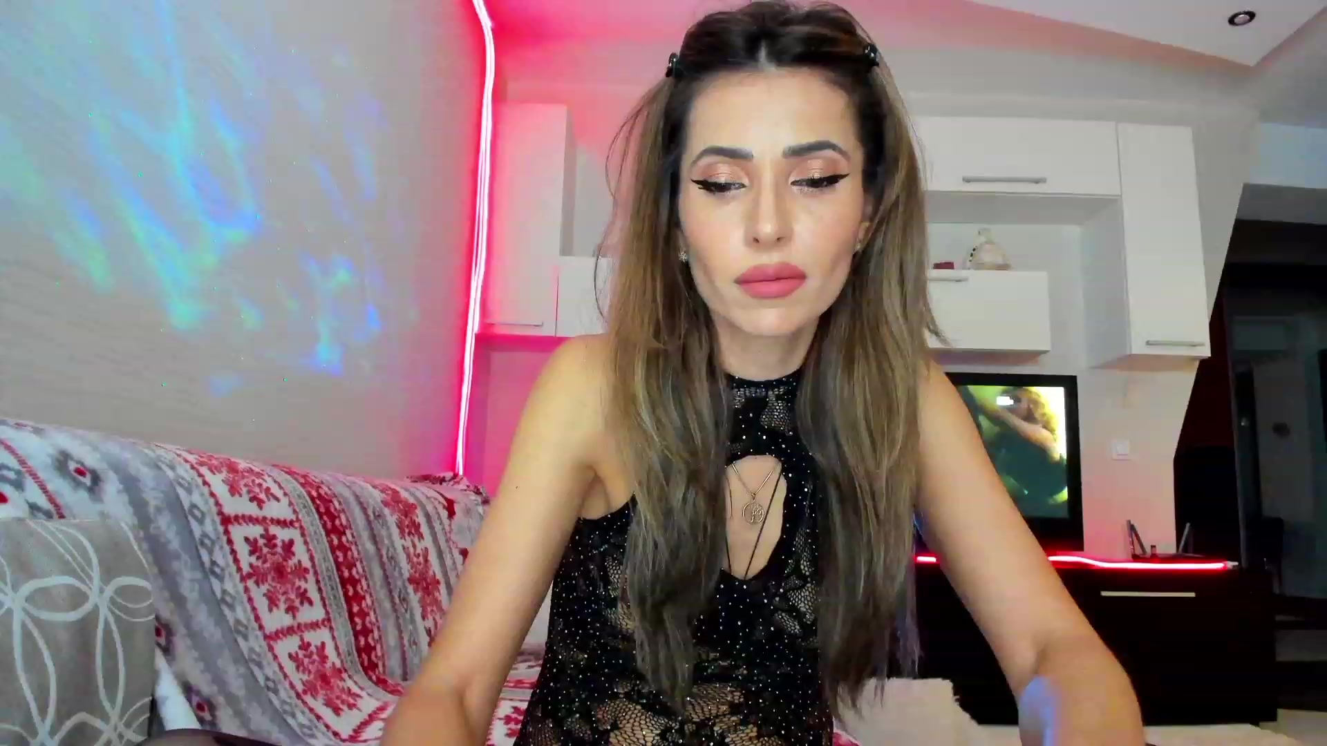 Gallery image thumbnail from SmileyTinaa's myfreecams stream on, 04/24/2023, 21:34 image 1 of 20