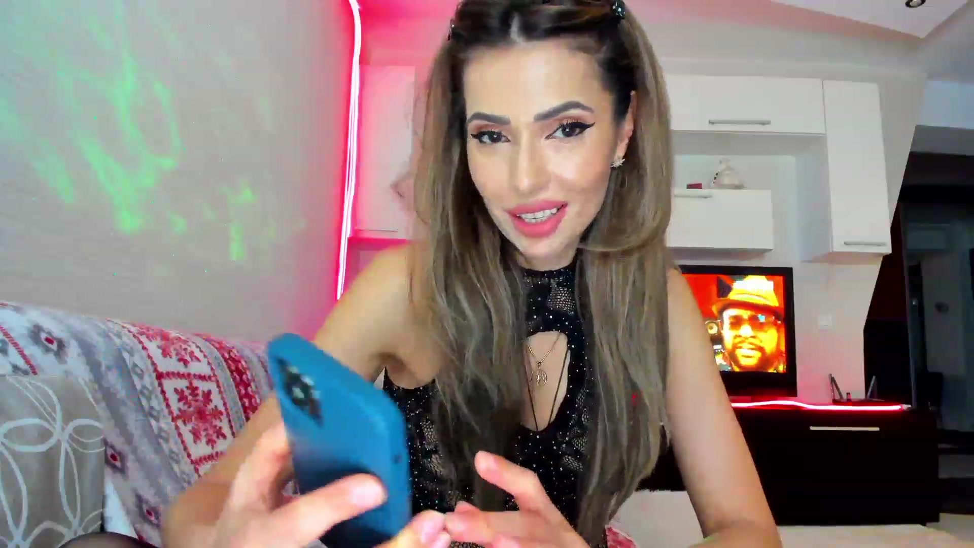 Gallery image thumbnail from SmileyTinaa's myfreecams stream on, 04/24/2023, 21:34 image 17 of 20
