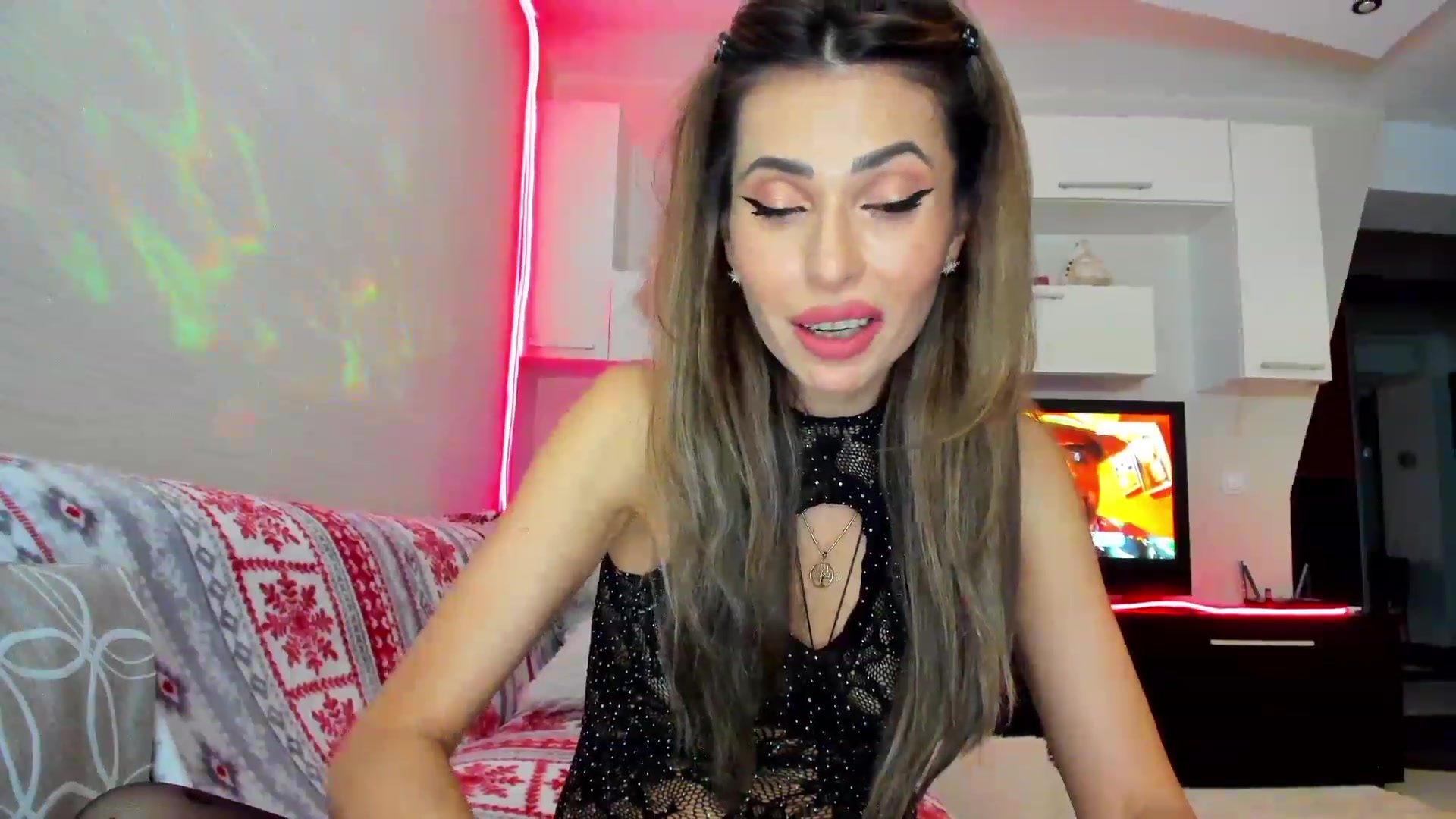 Gallery image thumbnail from SmileyTinaa's myfreecams stream on, 04/24/2023, 21:34 image 16 of 20