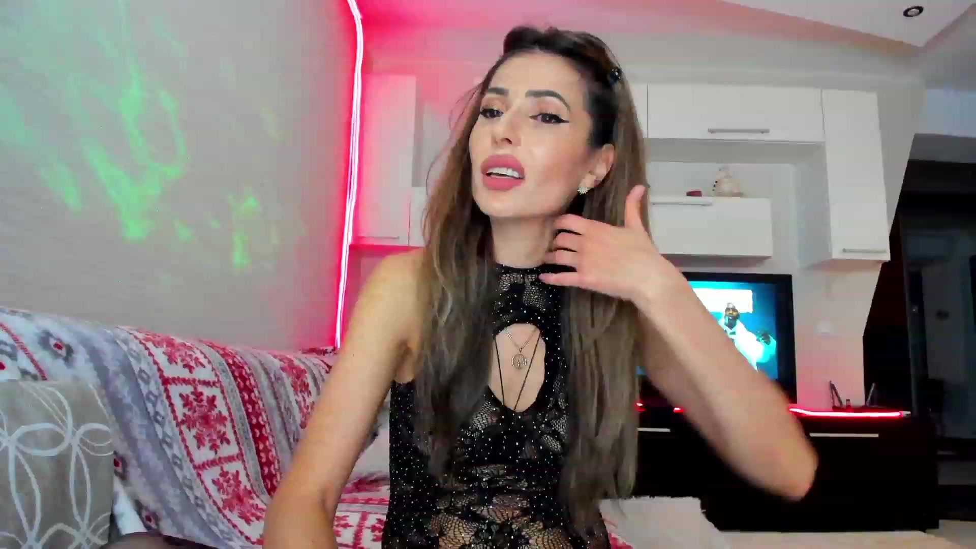 Gallery image thumbnail from SmileyTinaa's myfreecams stream on, 04/24/2023, 21:34 image 4 of 20