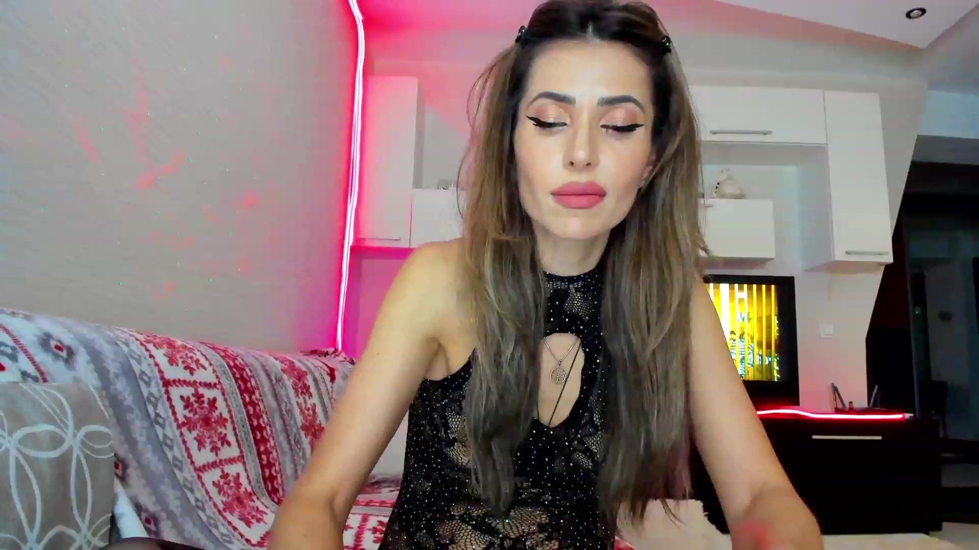 Gallery image thumbnail from SmileyTinaa's myfreecams stream on, 04/24/2023, 21:34 image 2 of 20
