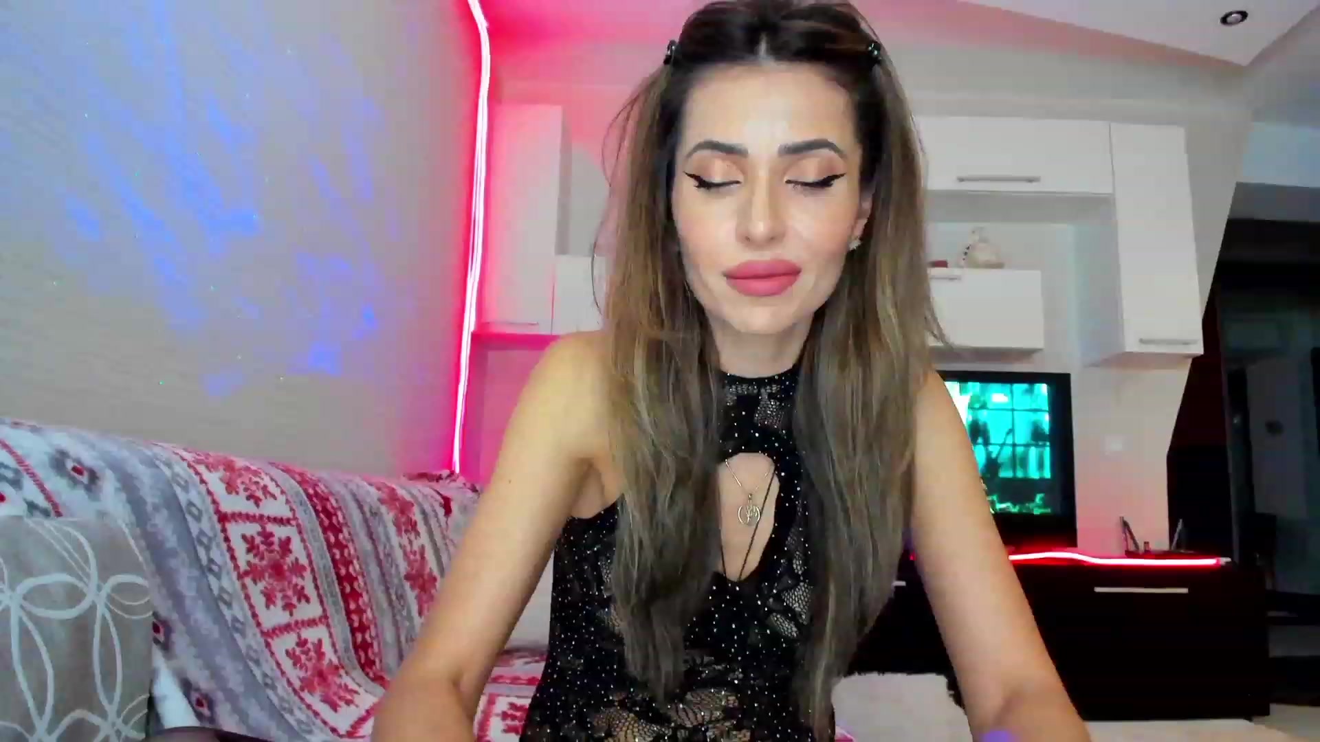Gallery image thumbnail from SmileyTinaa's myfreecams stream on, 04/24/2023, 21:34 image 7 of 20