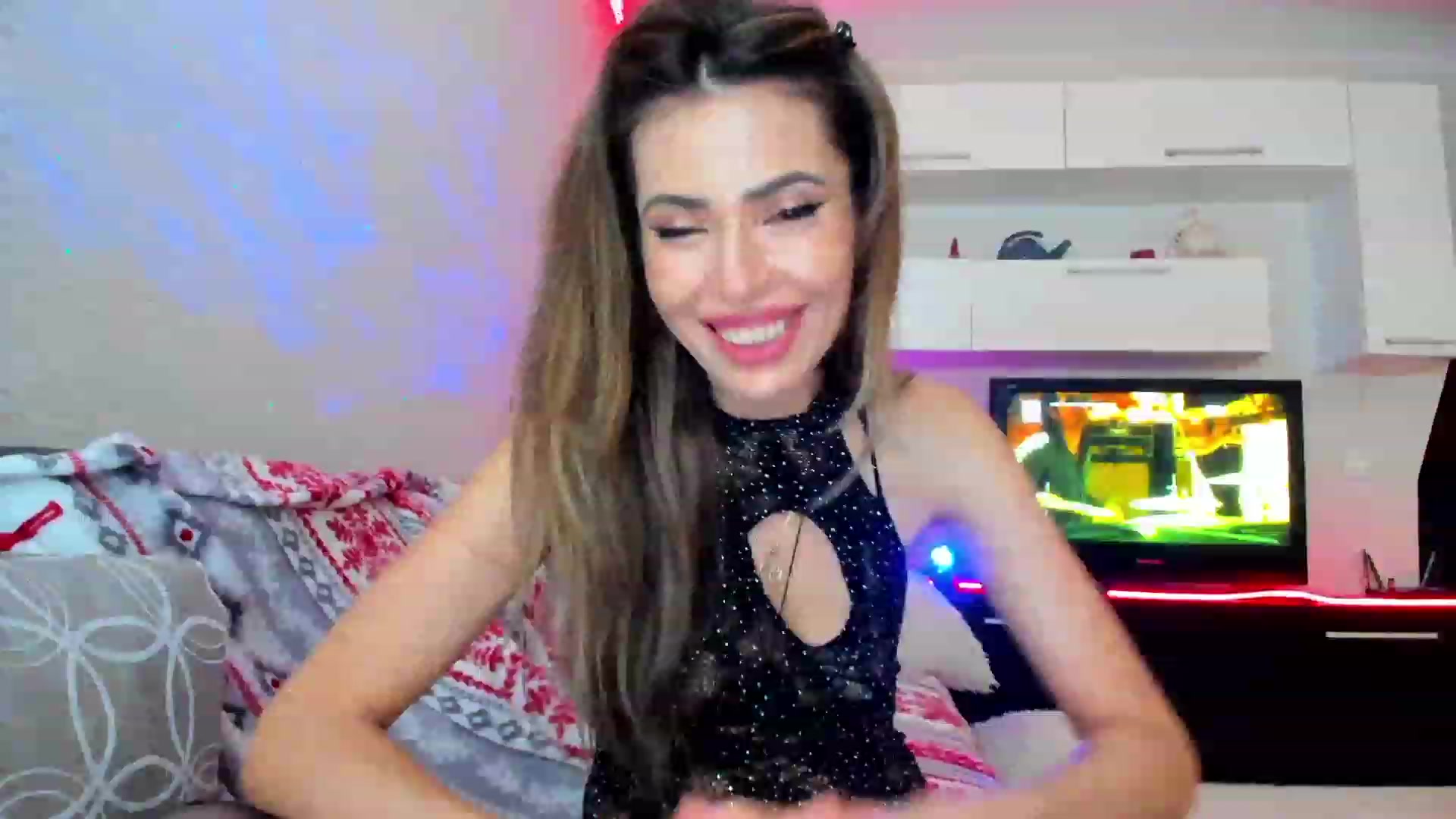 Gallery image thumbnail from SmileyTinaa's myfreecams stream on, 04/25/2023, 24:04 image 8 of 20