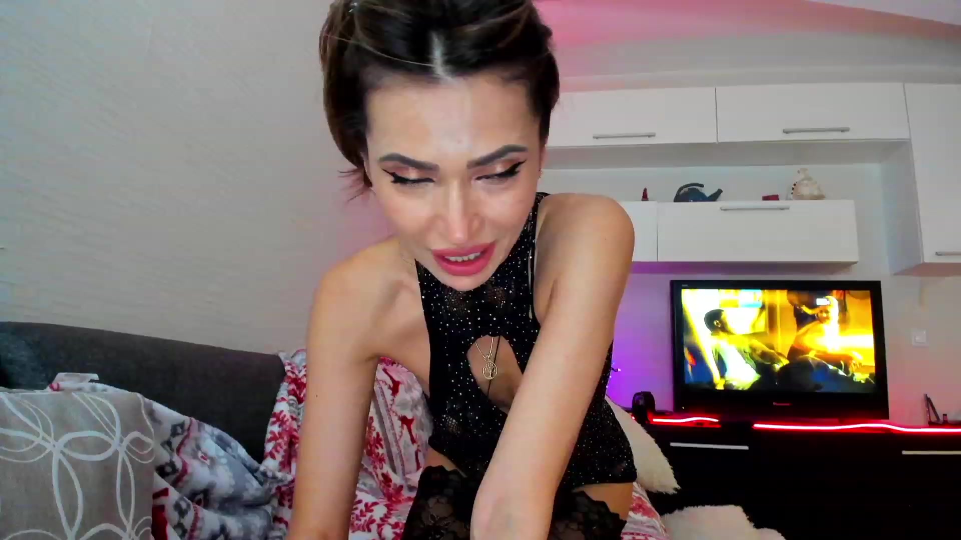 Gallery image thumbnail from SmileyTinaa's myfreecams stream on, 04/25/2023, 24:04 image 18 of 20