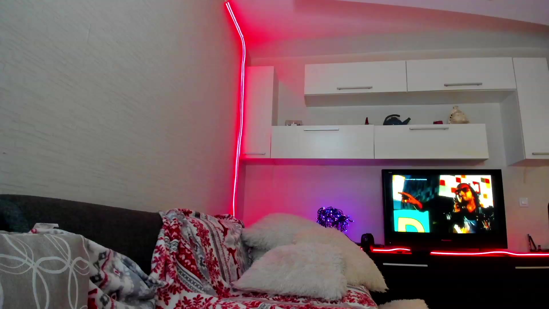 Gallery image thumbnail from SmileyTinaa's myfreecams stream on, 04/25/2023, 24:04 image 19 of 20