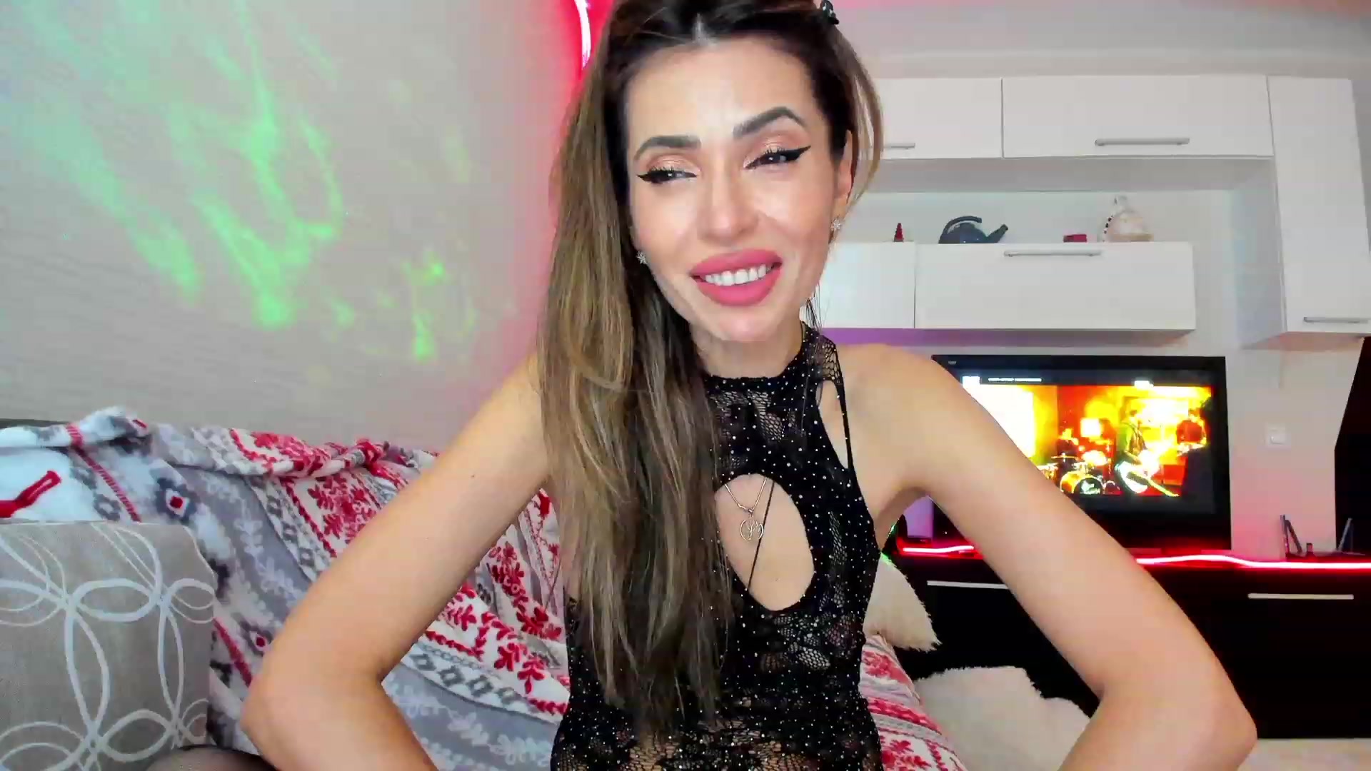 Gallery image thumbnail from SmileyTinaa's myfreecams stream on, 04/25/2023, 24:04 image 10 of 20
