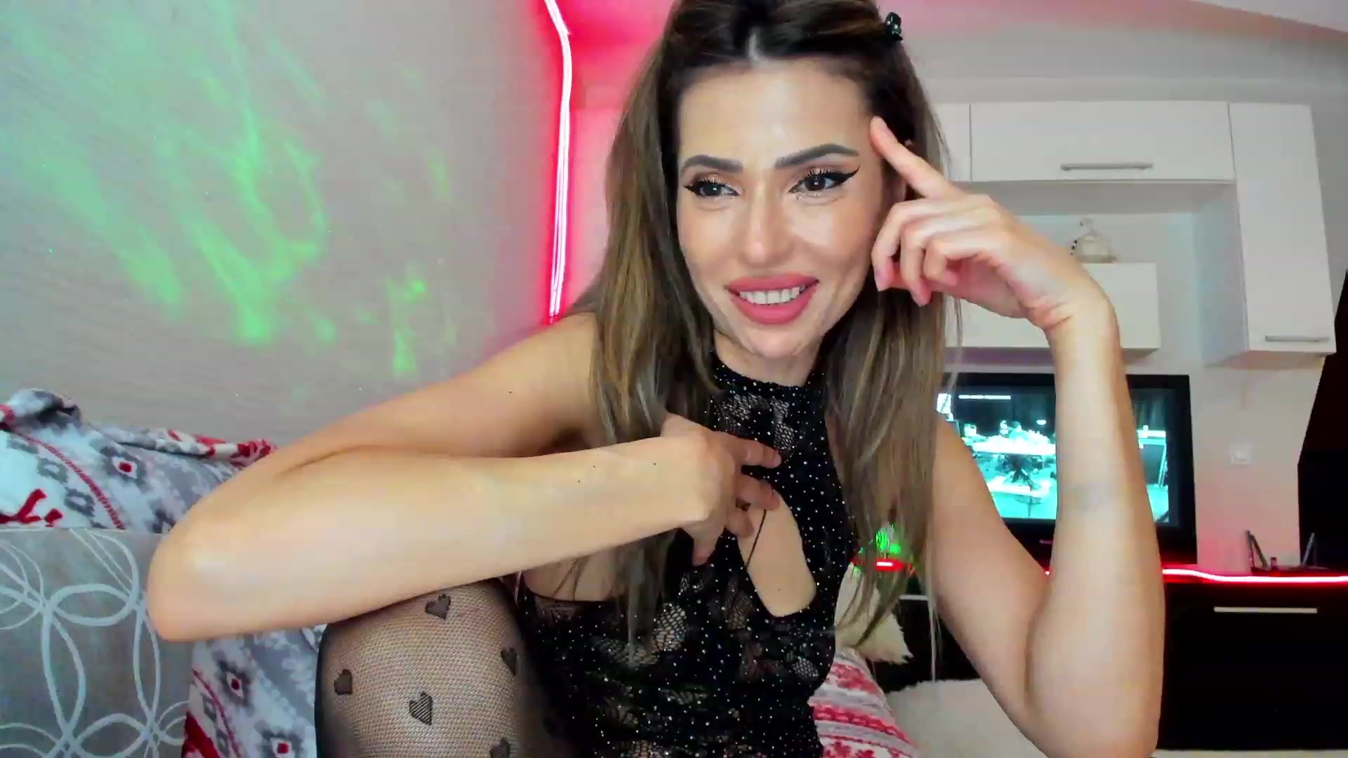 Gallery image thumbnail from SmileyTinaa's myfreecams stream on, 04/25/2023, 24:04 image 3 of 20