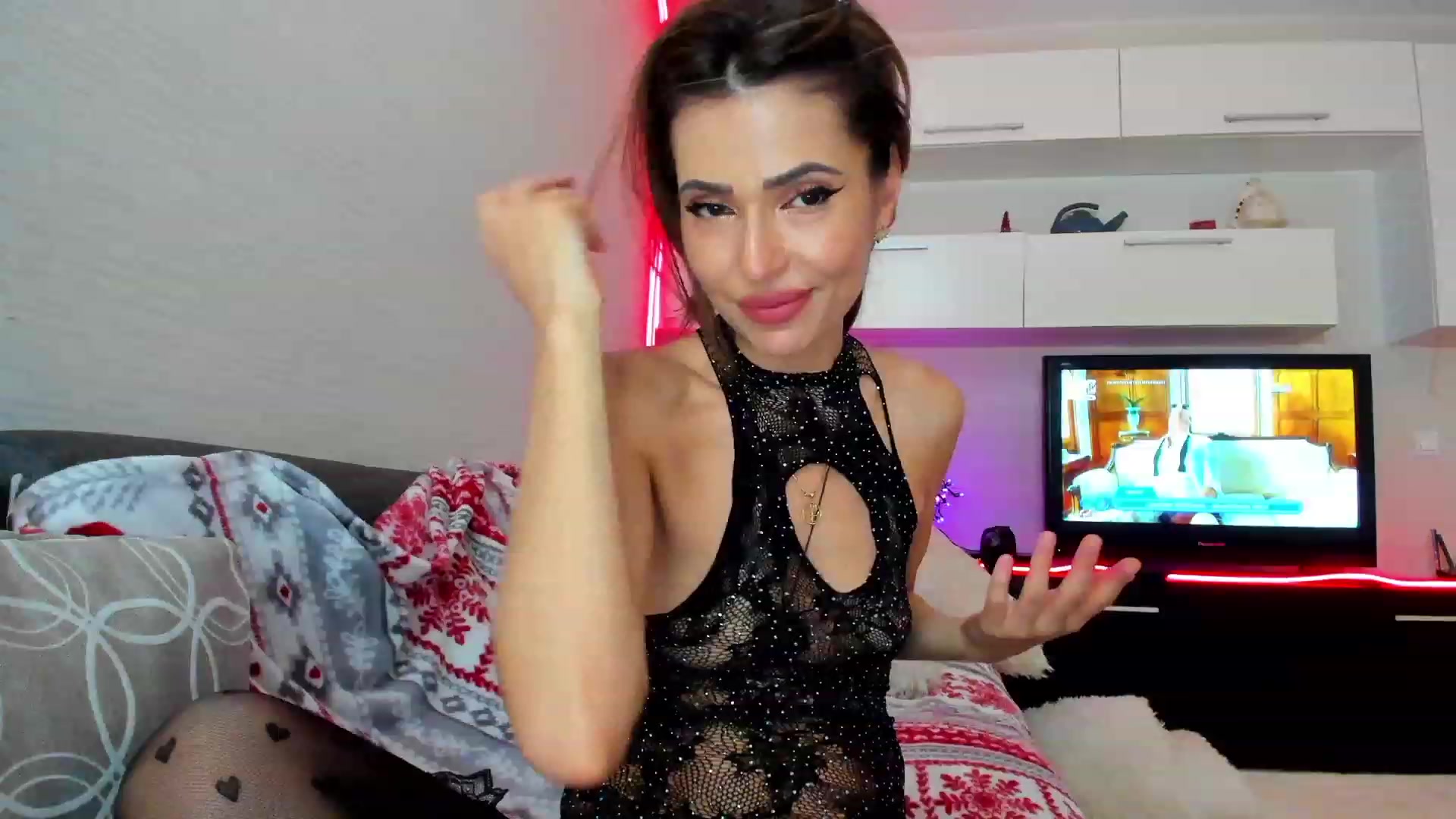 Gallery image thumbnail from SmileyTinaa's myfreecams stream on, 04/25/2023, 24:04 image 17 of 20