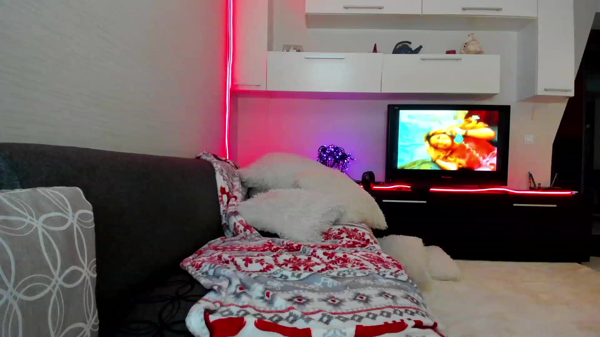 Gallery image thumbnail from SmileyTinaa's myfreecams stream on, 04/25/2023, 02:10 image 14 of 20
