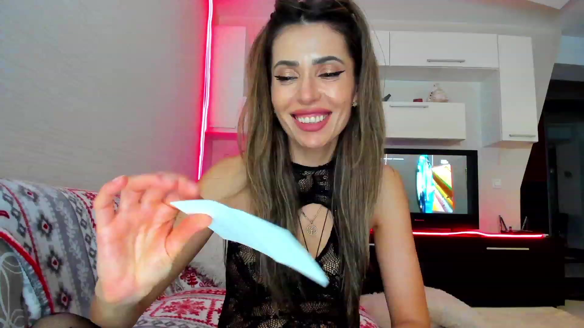 Gallery image thumbnail from SmileyTinaa's myfreecams stream on, 04/25/2023, 03:24 image 1 of 20