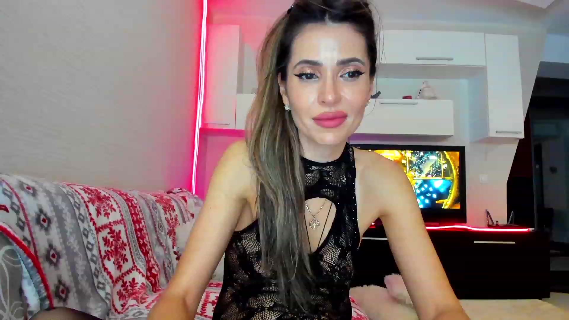 Gallery image thumbnail from SmileyTinaa's myfreecams stream on, 04/25/2023, 03:24 image 8 of 20