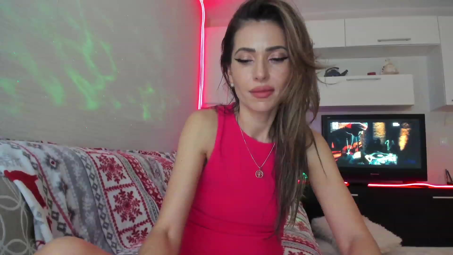 Gallery image thumbnail from SmileyTinaa's myfreecams stream on, 04/26/2023, 24:17 image 4 of 20
