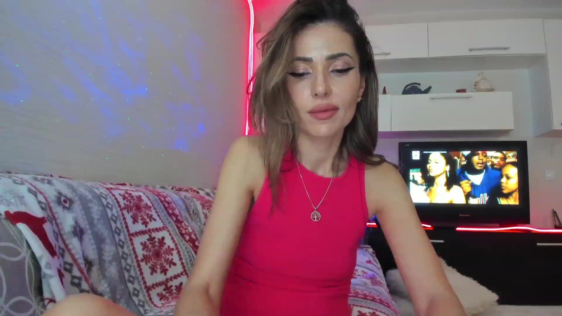 Gallery image thumbnail from SmileyTinaa's myfreecams stream on, 04/26/2023, 24:17 image 7 of 20