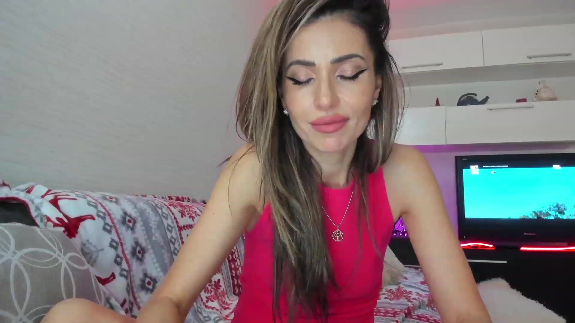 Gallery image thumbnail from SmileyTinaa's myfreecams stream on, 04/26/2023, 02:42 image 4 of 20