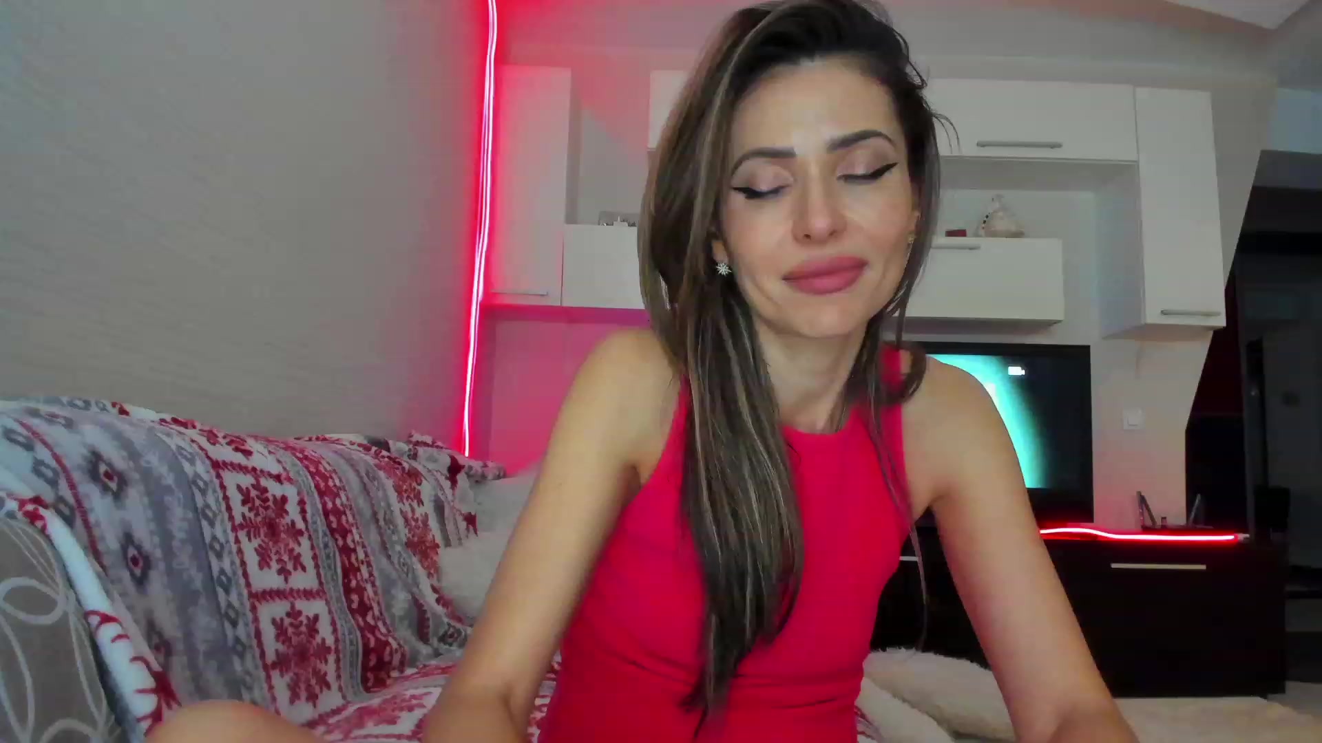 Gallery image thumbnail from SmileyTinaa's myfreecams stream on, 04/26/2023, 05:06 image 17 of 20