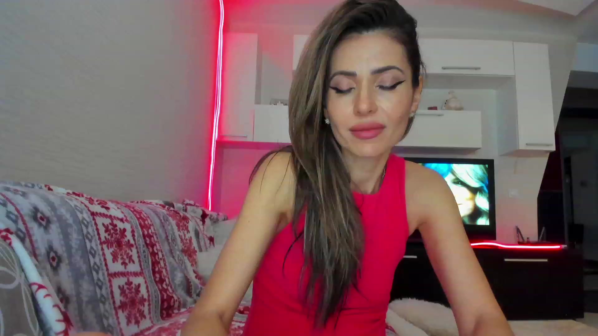 Gallery image thumbnail from SmileyTinaa's myfreecams stream on, 04/26/2023, 05:06 image 7 of 20