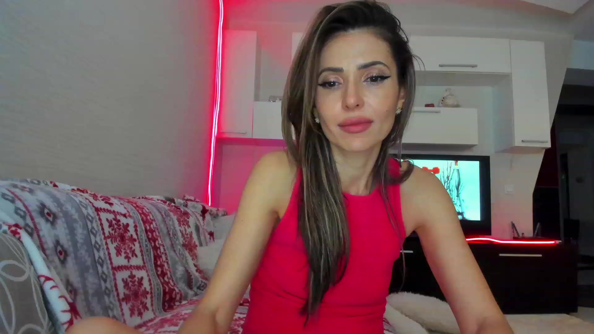 Gallery image thumbnail from SmileyTinaa's myfreecams stream on, 04/26/2023, 05:06 image 18 of 20