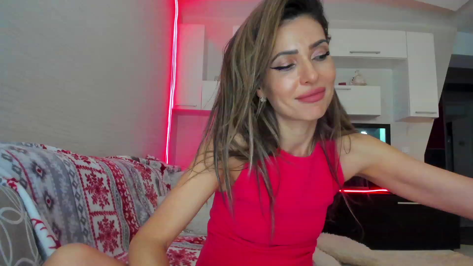Gallery image thumbnail from SmileyTinaa's myfreecams stream on, 04/26/2023, 05:06 image 14 of 20