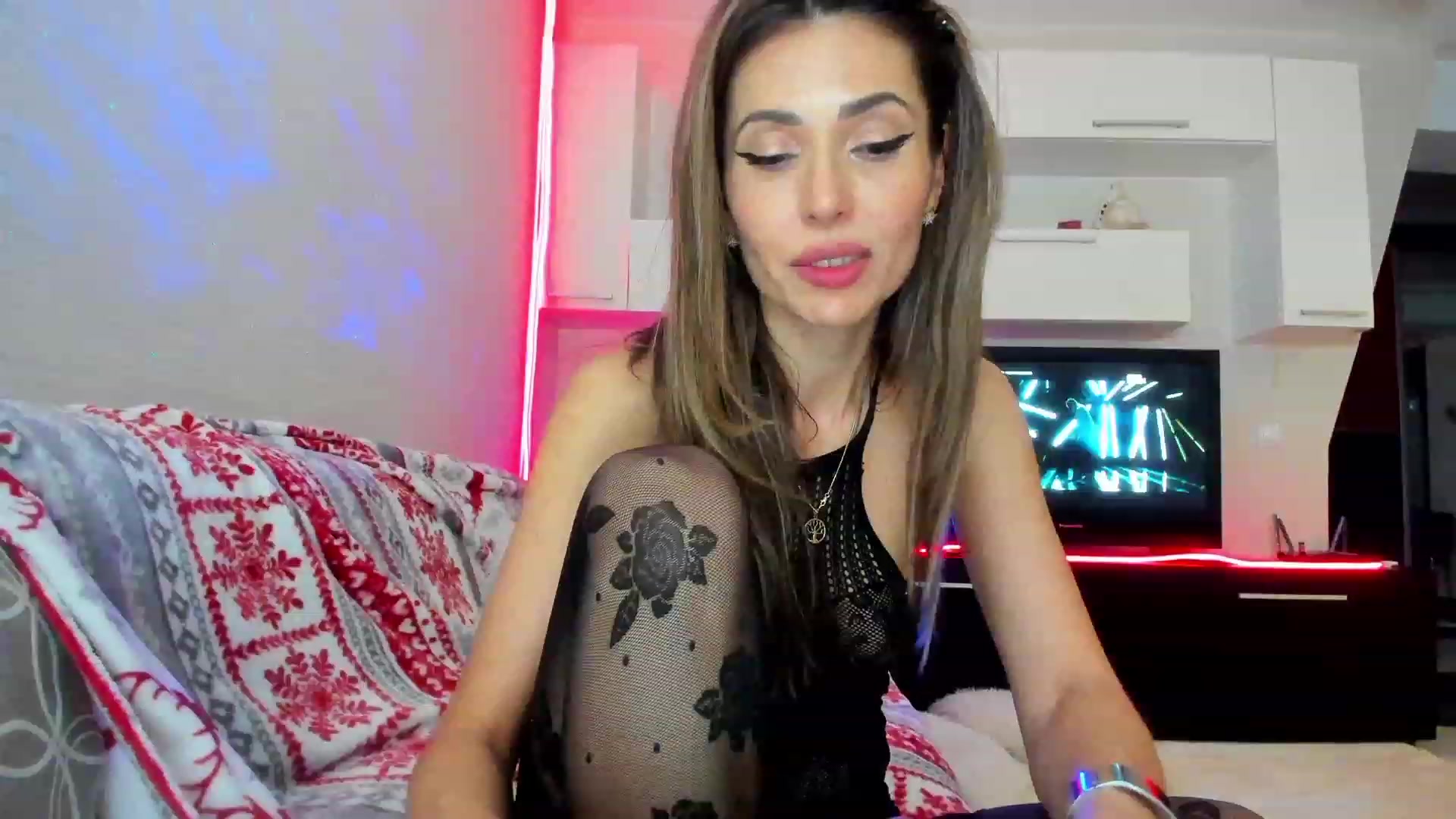 Gallery image thumbnail from SmileyTinaa's myfreecams stream on, 04/27/2023, 03:45 image 15 of 20