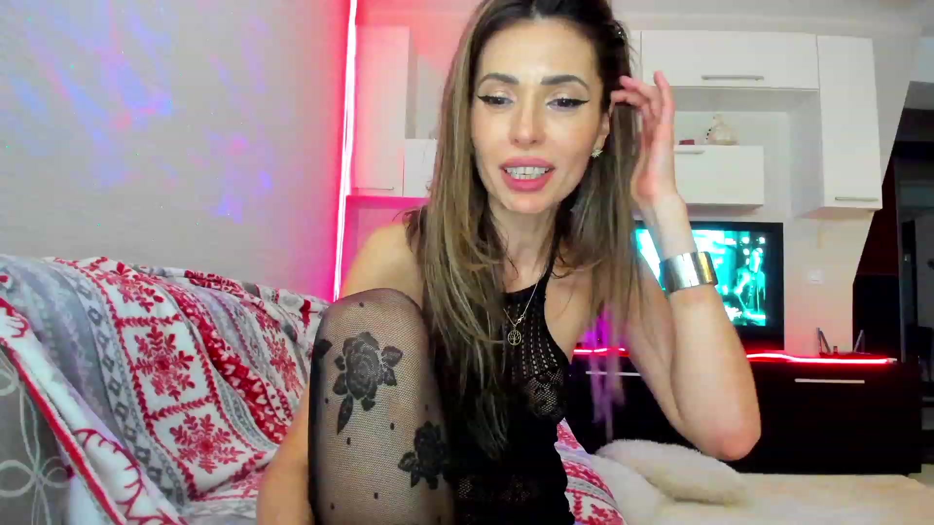 Gallery image thumbnail from SmileyTinaa's myfreecams stream on, 04/27/2023, 03:45 image 12 of 20