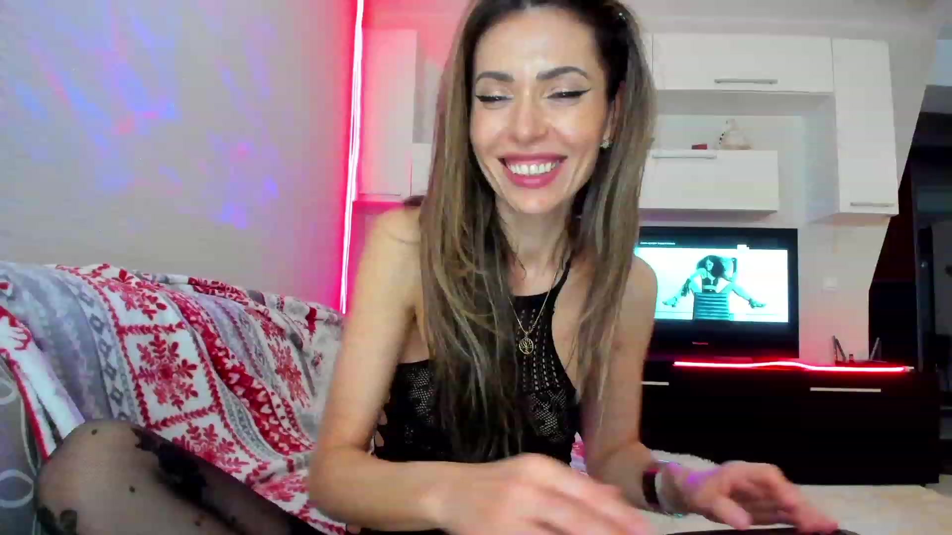 Gallery image thumbnail from SmileyTinaa's myfreecams stream on, 04/27/2023, 03:45 image 16 of 20