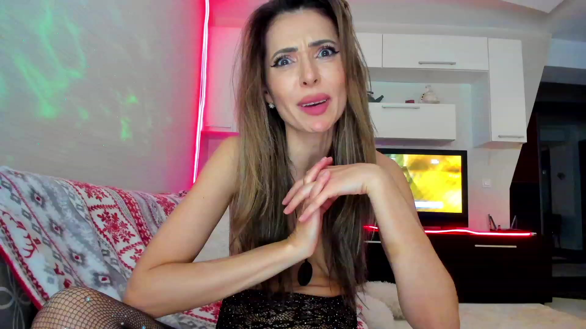 Gallery image thumbnail from SmileyTinaa's myfreecams stream on, 04/28/2023, 03:36 image 8 of 20