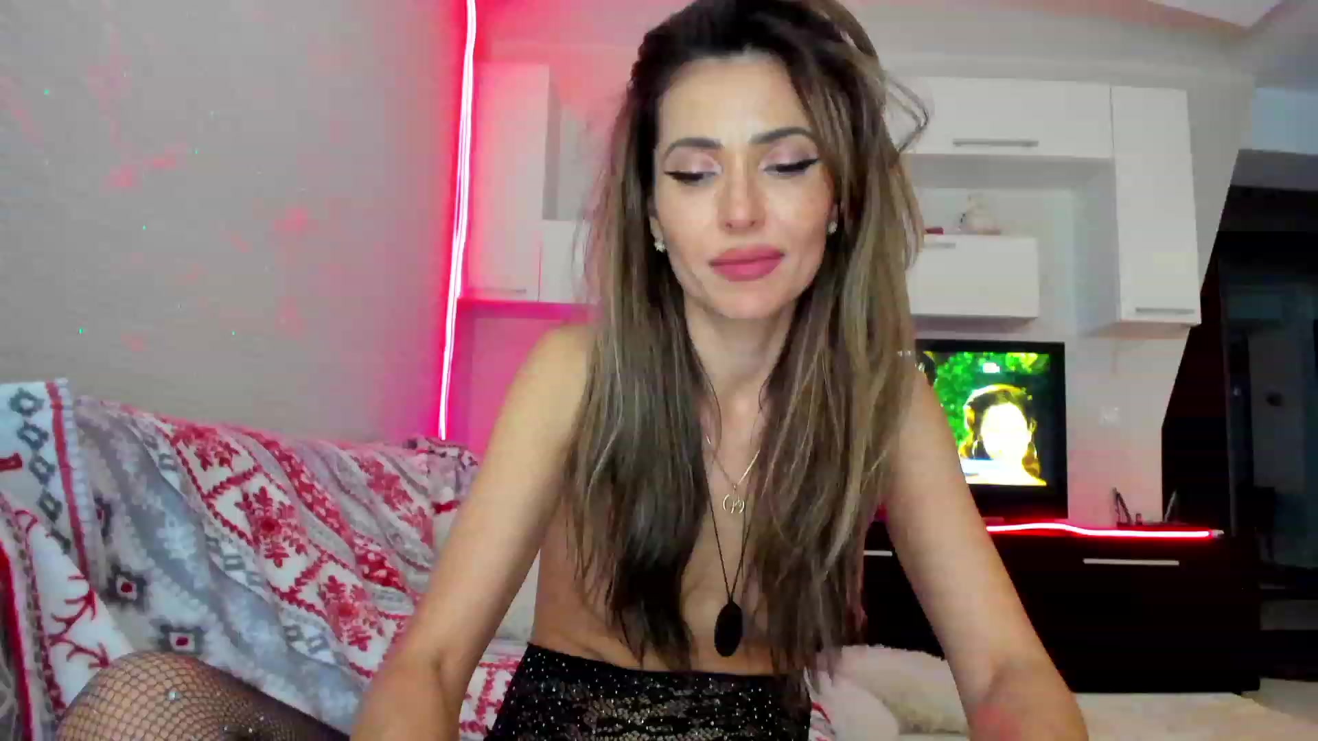 Gallery image thumbnail from SmileyTinaa's myfreecams stream on, 04/28/2023, 03:36 image 14 of 20